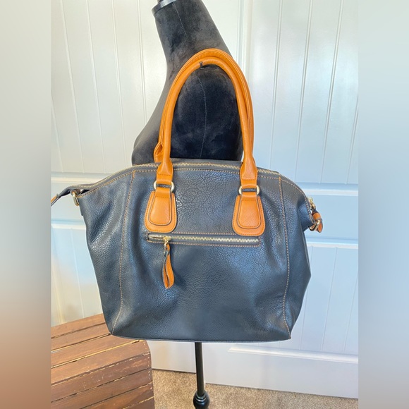 Classy Sophisticated Two Tone Shoulder Bag - Picture 3 of 13